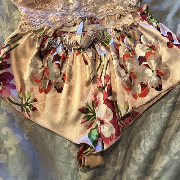 Sleep set - Picture 3 of 3